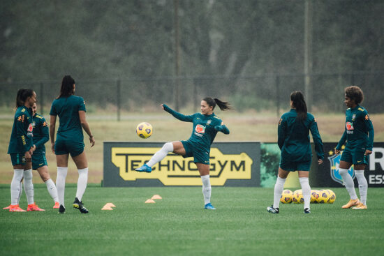 Atacante que atua nos Estados Unidos, Debinha é destaque da Seleção Brasileira feminina de futebol