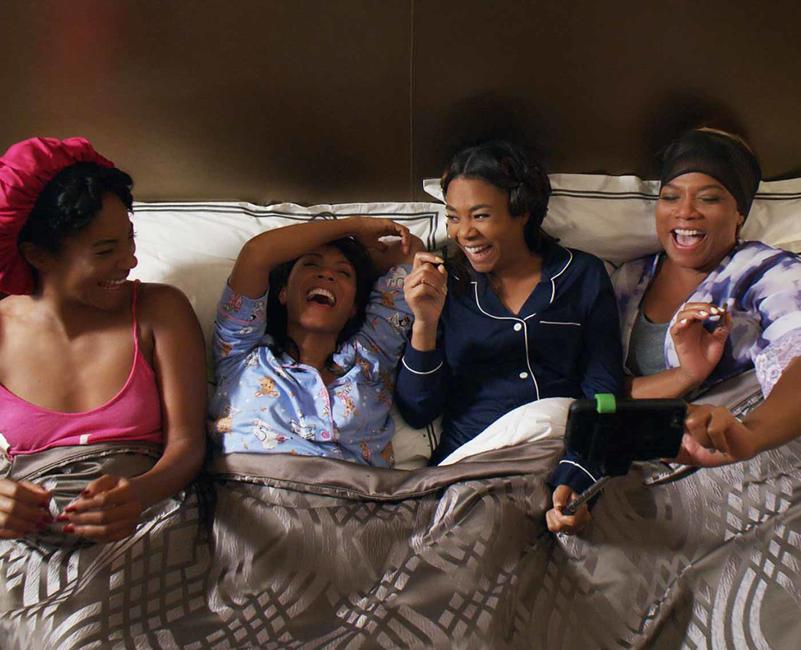 Os laços de sororidade são ressaltados em Girls Trip (EUA, 2017) com cenas que reafirmam a segurança e a alegria da amizade entre as protagonistas. Fonte: Divulgação Universal Pictures