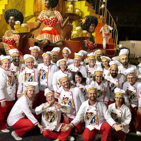 Chefs de vários estados do país se divertiram no desfile da escola União da Ilha