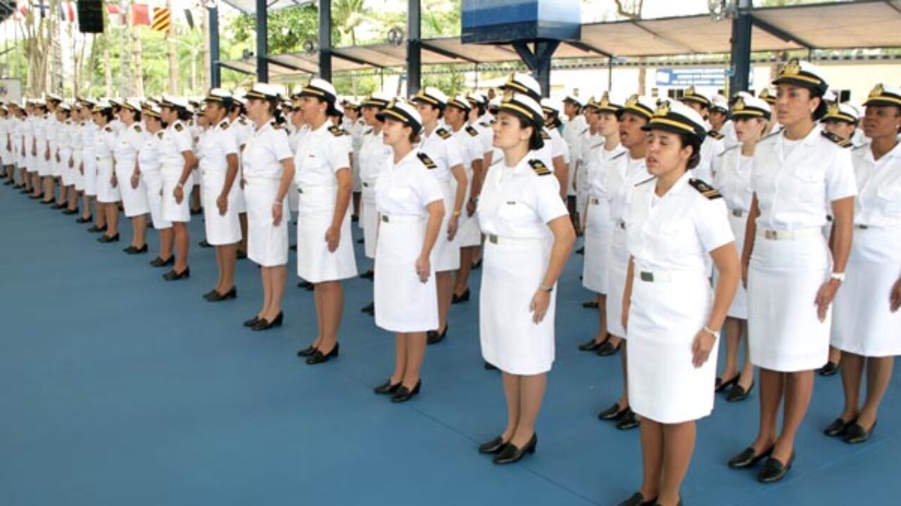Pela primeira vez, mulheres ingressam na carreira de oficial