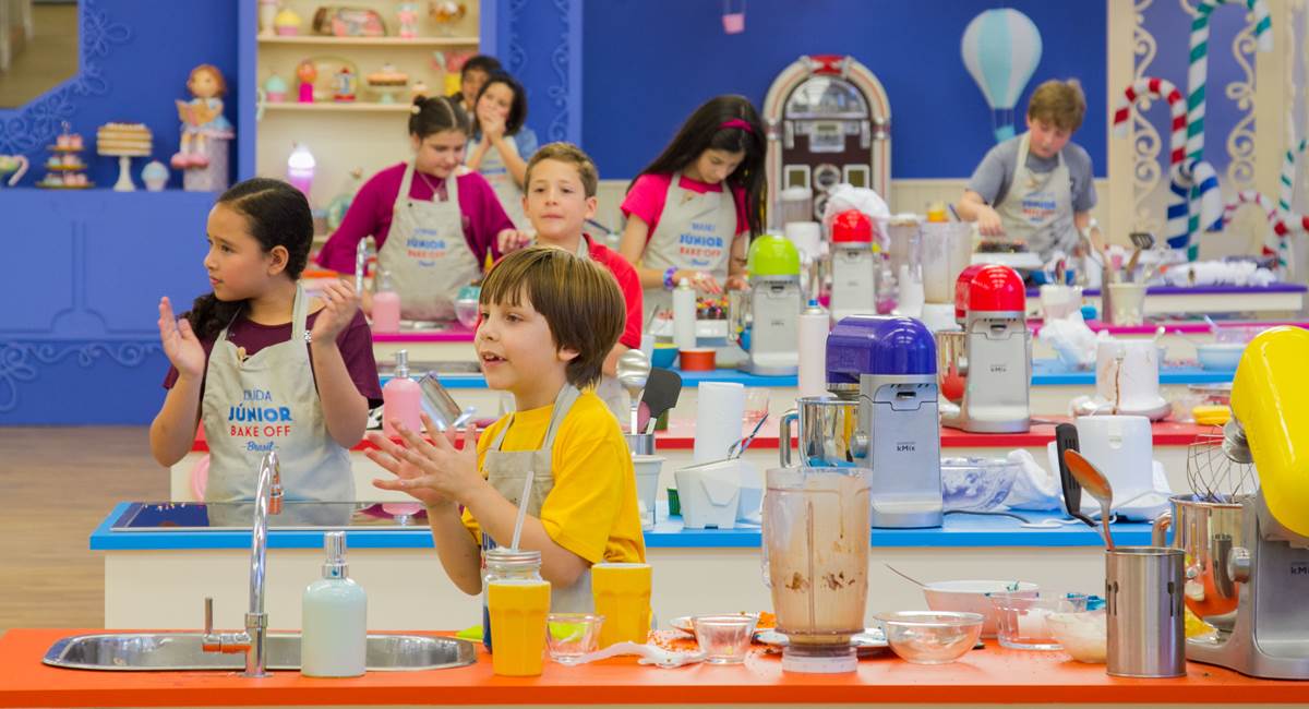 Crianças mesclam técnica e criatividade na versão Junior do Bake off - Mão na massa
