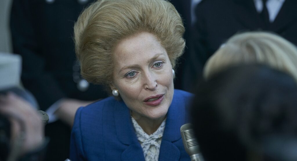 Cena em Margareth Thatcher dá entrevista na série The crown