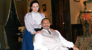 Debora Duarte e Antonio Fagundes como Maria do Socorro e Gumercindo na novela Terra nostra