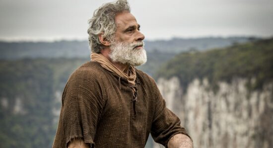 Oscar Magrini como Noé em Gênesis