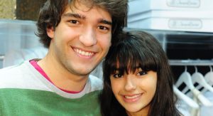 Humberto Carrão e Carolina Oliveira são o casal Luti e Gabriela na novela Ti ti ti