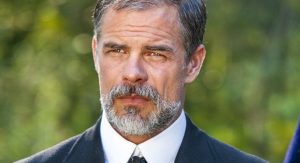 Martin Cummins como Henry Gowen na novela Quando chama o coração
