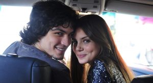 Gabriel Leone e Camila Queiroz como Guilherme e Angel