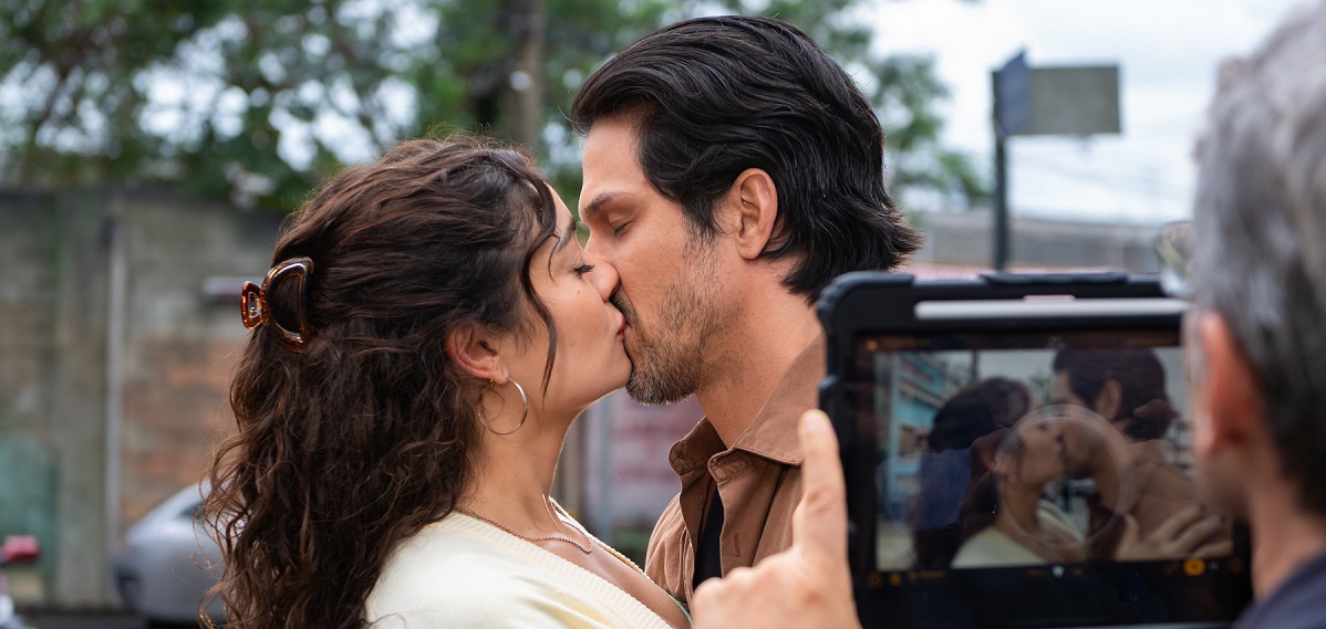 Dueto de clássico revisitado embala mocinhos em "Três Graças" - Próximo Capítulo - 