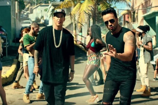 Daddy Yankee e Luis Fonsi no clipe de Despacito.