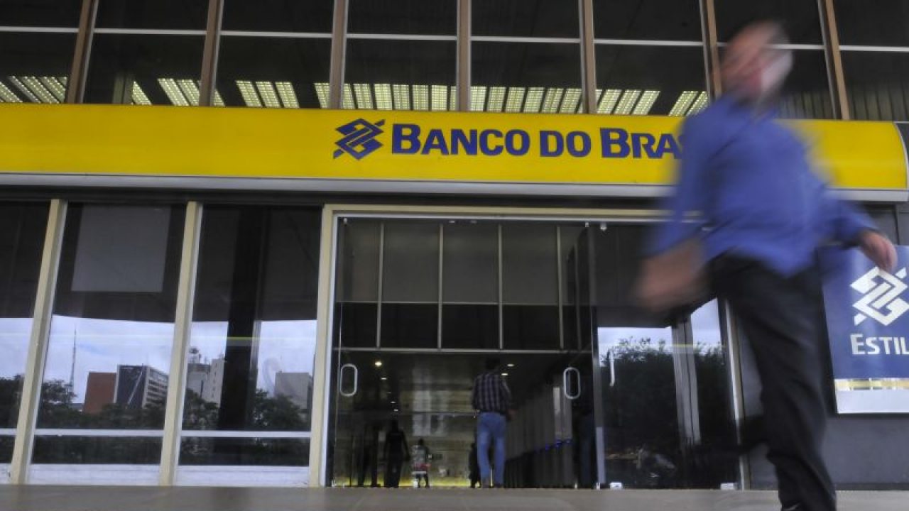 Funcionários do Banco do Brasil movem ação contra Guedes. Ele
