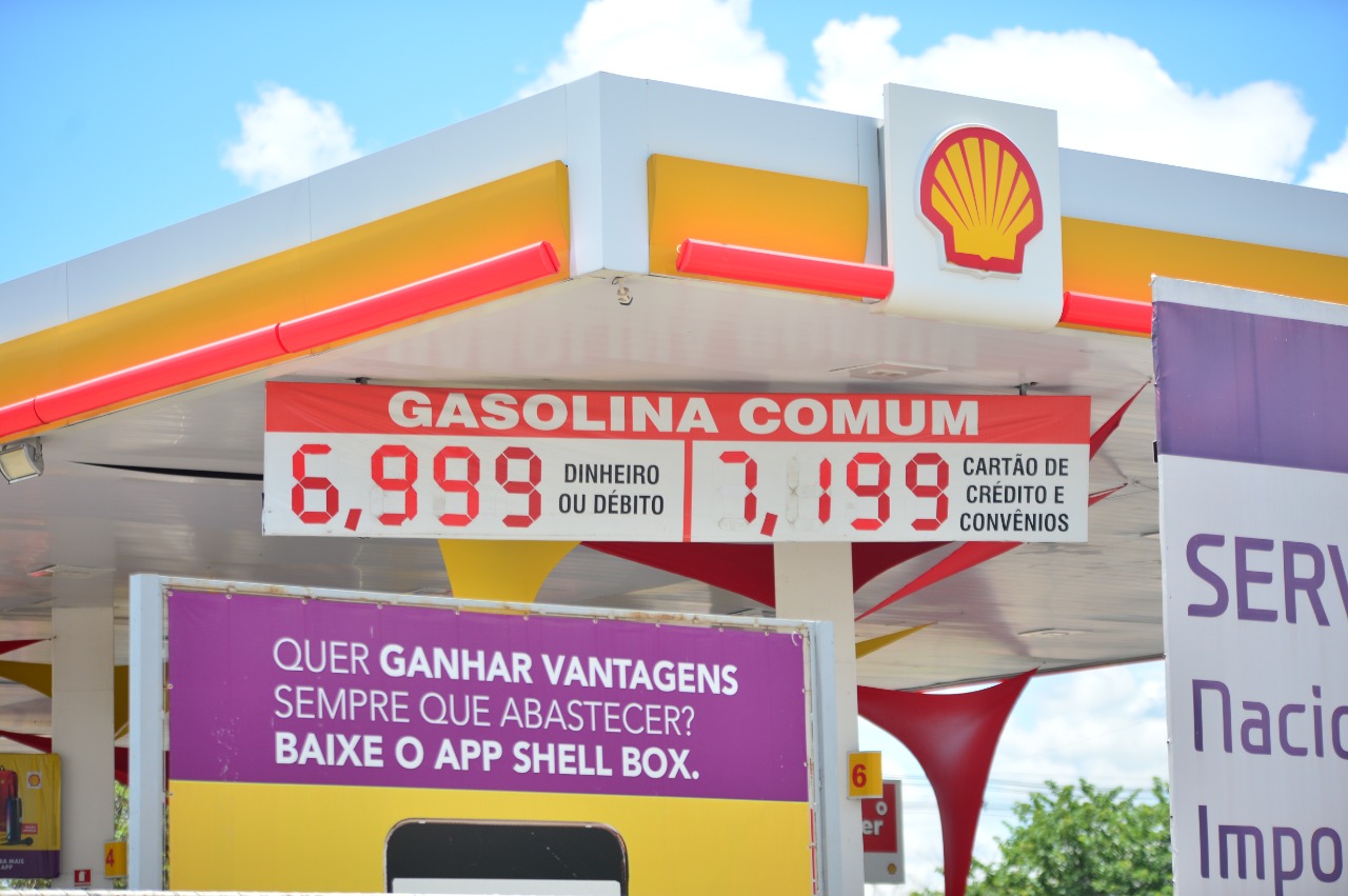 GDF paga R$ 3,53 por litro de gasolina e associação cobra explicações