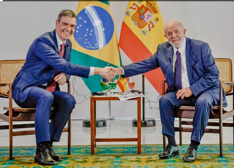 Para Lula, decisão de Pedro Sánchez de continuar no comando da Espanha é um alívio - 
